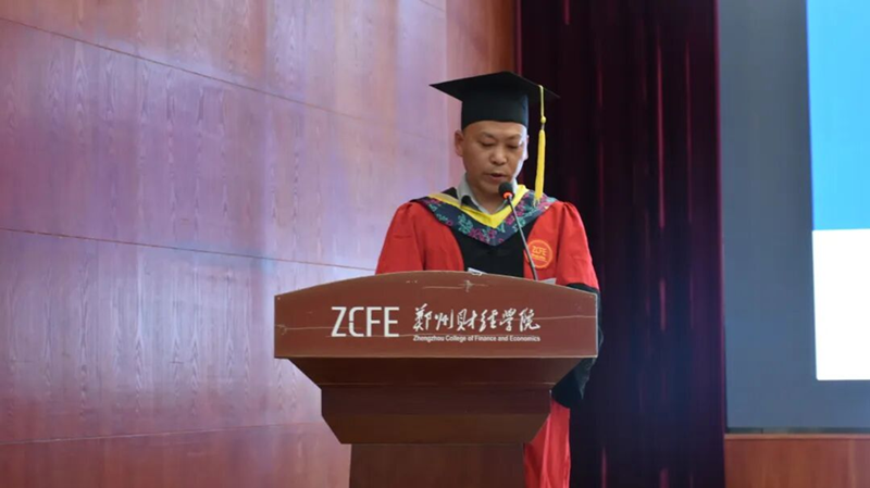 副经理刘远超宣读文件(1)(1).png 副经理刘远超宣读文件(1)(1).png