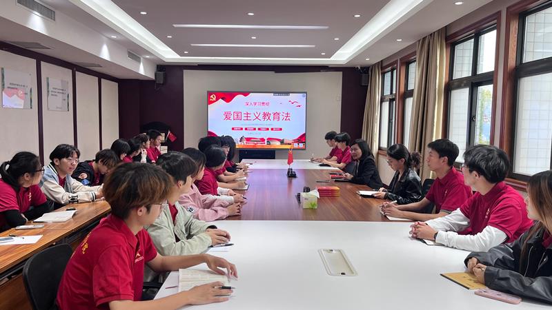 公司党总支书记廖兰芳为学员培训(1).jpg 公司党总支书记廖兰芳为学员培训(1).jpg