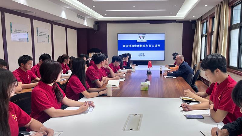 公司党总支副书记王修哲为学员培训(1).jpg 公司党总支副书记王修哲为学员培训(1).jpg