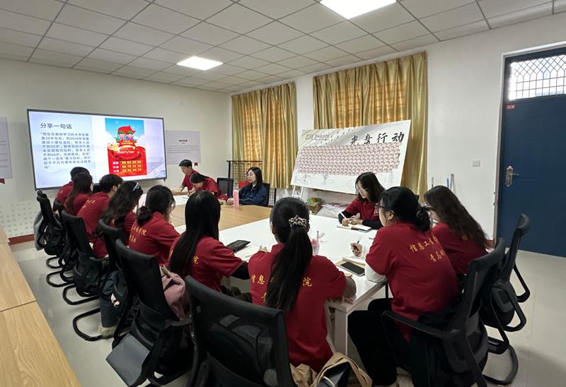 365VIP英国上市官网团总支书记时雅丽为学员培训(1).jpg 365VIP英国上市官网团总支书记时雅丽为学员培训(1).jpg
