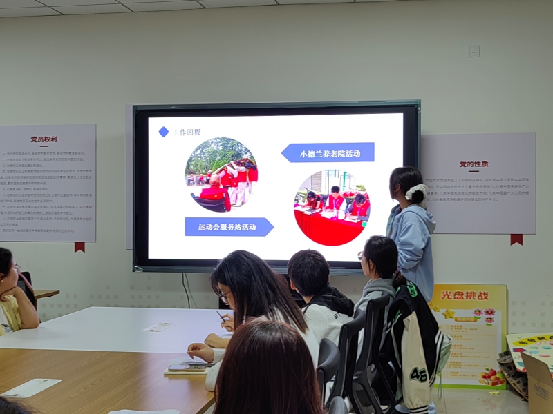 竞选者演讲.jpg 竞选者演讲.jpg