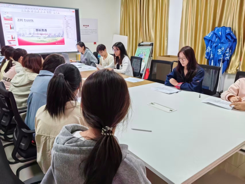 老师现场点评.jpg 老师现场点评.jpg
